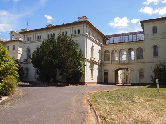 H1223 ARADALE LHA 2015 1.JPG