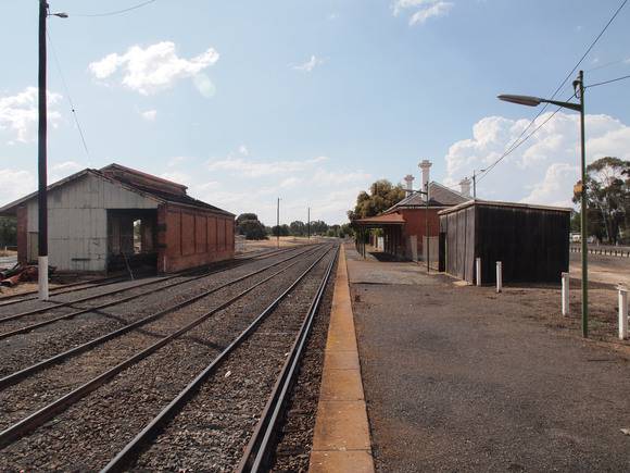 H1670 DUNOLLY RAILWAY STATION LHA 2015 2.JPG