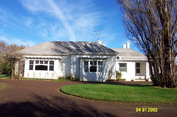 23423 Kinvonvie  Yulecart front entrance 1309