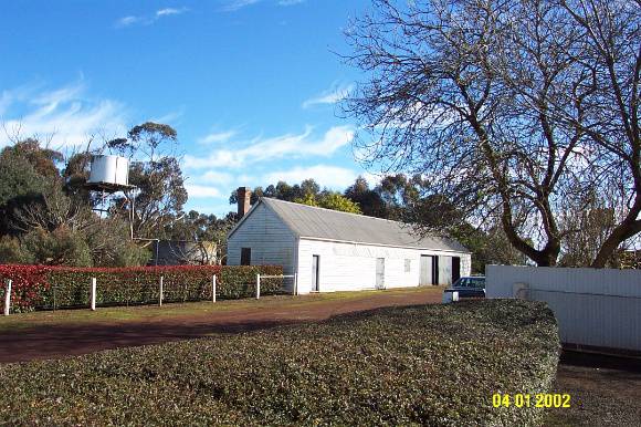 23423 Kinvonvie  Yulecart stables 1314