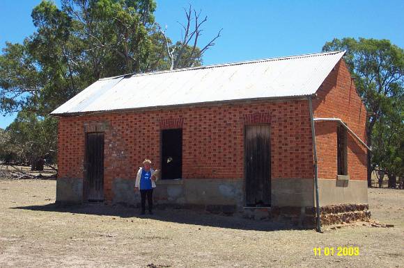 H0361 Kongbool Balmoral brick store 2367