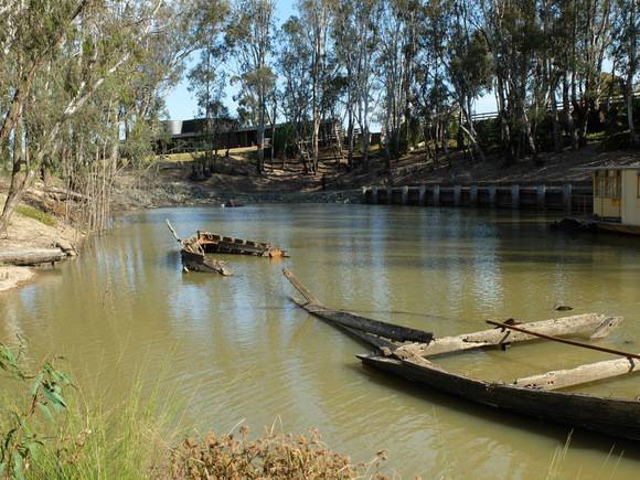 20151005_Echuca wharf Wet Dockand B22 Barge 2.JPG