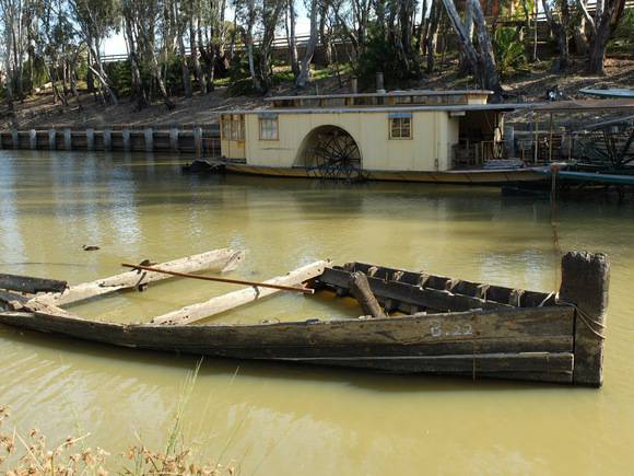 20151005_Echuca wharf Wet Dockand B22 Barge 3.JPG