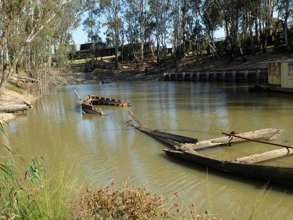 20151005_Echuca wharf Wet Dockand B22 Barge 7.JPG