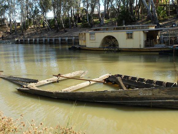 20151005_Echuca wharf Wet Dockand B22 Barge 9.JPG