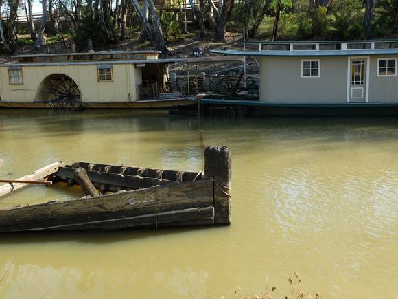 20151005_Echuca wharf Wet Dockand B22 Barge 11.JPG