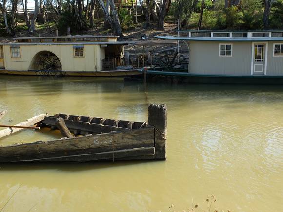 20151005_Echuca wharf Wet Dockand B22 Barge 12.JPG