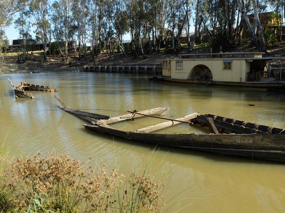 20151005_Echuca wharf Wet Dockand B22 Barge 14.JPG
