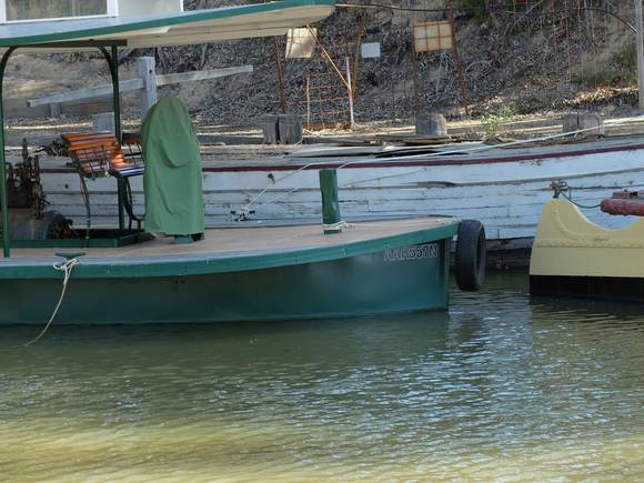 20151005_Echuca wharf Wet Dockand B22 Barge 16.JPG
