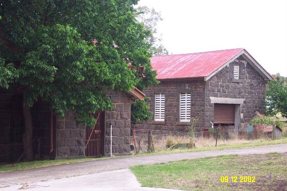 H1535 Lock up Stables   WC Dunkeld 2289