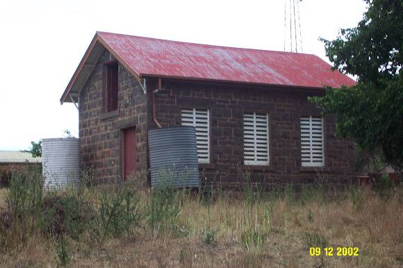 H1535 Lock up Stables   WC Dunkeld 2291