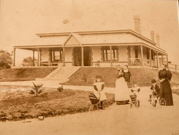 Hopetoun House c1891.jpg