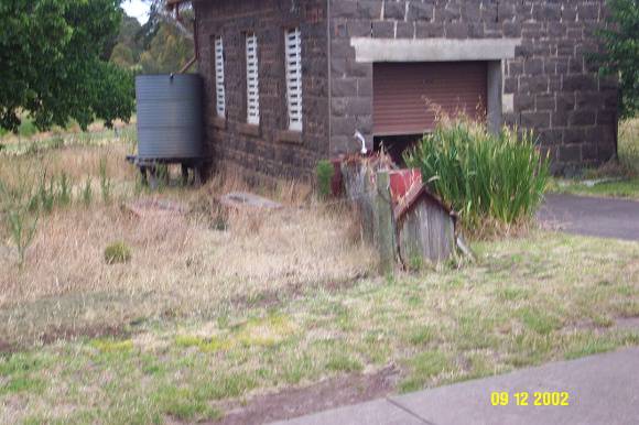 H1535 Lock up Stables   WC Dunkeld 2293