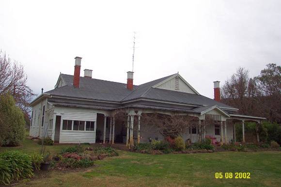 23419 Lovatdale Glenthompson facade 1233