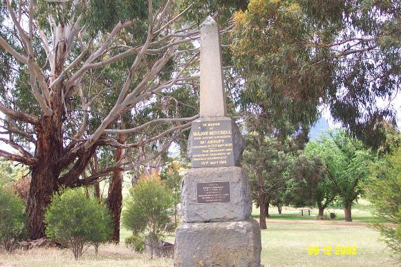 23179 Major Mitchell Monument Dunkeld 2286