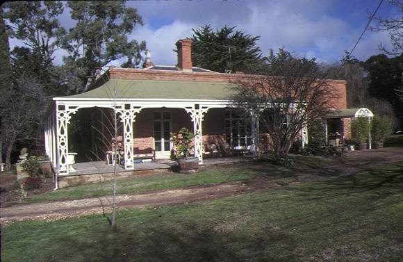 1 residence burnet road castlemaine front view jul1981