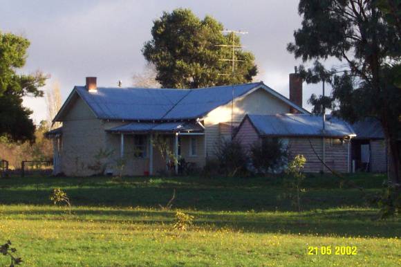 23440 Mossgiel Cobb St Penshurst rear 1038