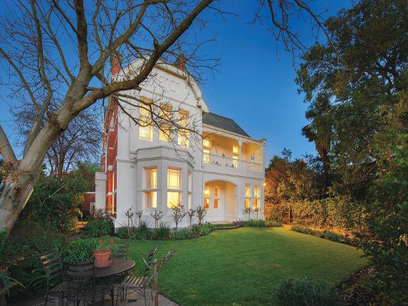44 Mathoura Rd, Toorak