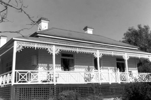 Figure 6: 'Erinvale', 285 Gully Road, 1997.  Source: David Rowe. 