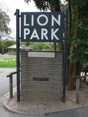 Original sign reinstated at new Lion Gorge enclosure 2017 .jpg