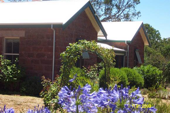 23252 Presbyterian Manse Former Balmoral 2337