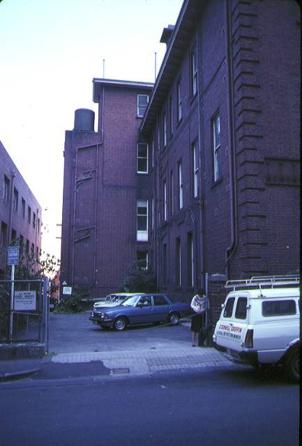 milton house flinders lane melb side view oct1982