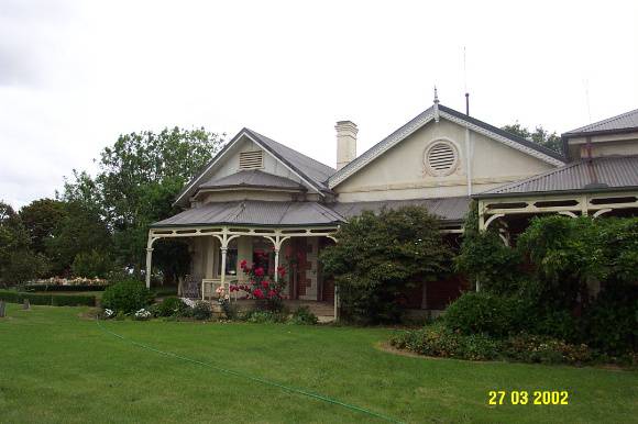 23205 Springwood Homestead Wannon garden front 2054
