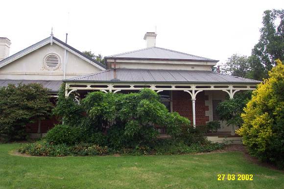 23205 Springwood Homestead Wannon garden front 2055