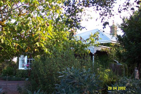 23176 St Andrews Manse  former  Martin St Penshurst 0854