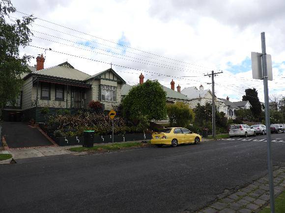Scott Street, Essendon