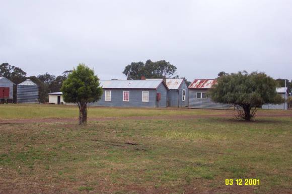 23217 Tuloona mens quarters 0266
