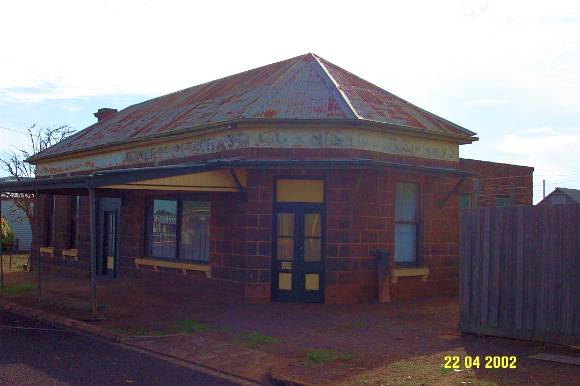 23199 Victoria Hotel 100 Bell St Penshurst 0813