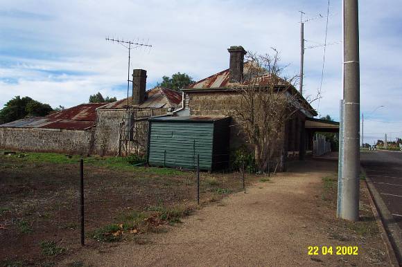 23199 Victoria Hotel 100 Bell St Penshurst side 0814