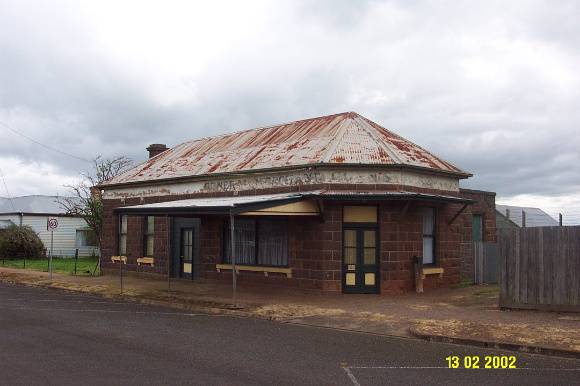 23199 Victoria Hotel  Former  100 Bell St Penshurst 1521