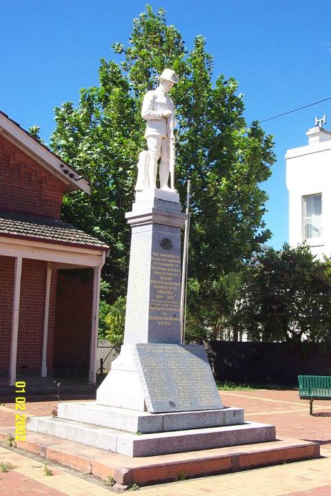 23448 War Memorial Coleraine 0505