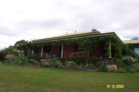 23222 Yat Nat Homestead Balmoral facade 2185