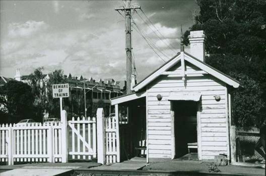1980s Park Street gatekeepers cabin.jpg