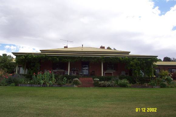 23222 Yat Nat Homestead Balmoral facade 2186