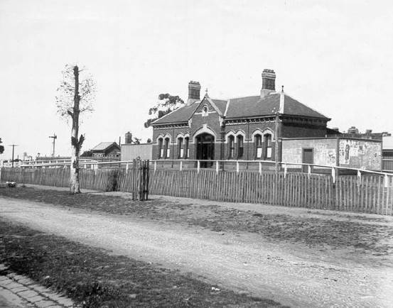 Moreland Railway Station.jpg