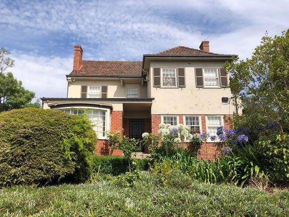 19 Henderson Avenue, Malvern