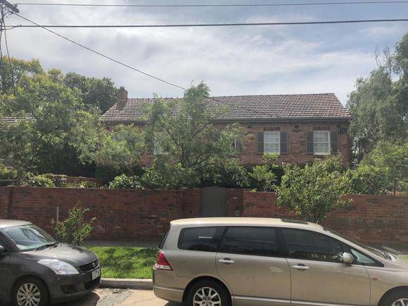 12 Henderson Avenue, Malvern
