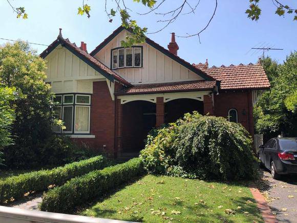7 Canberra Grove, Malvern