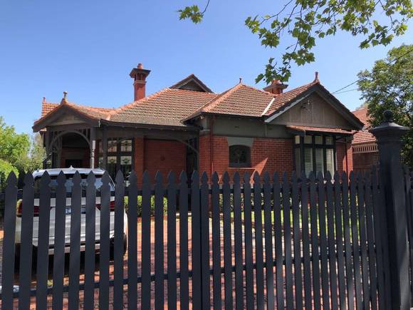 4 Canberra Grove, Malvern