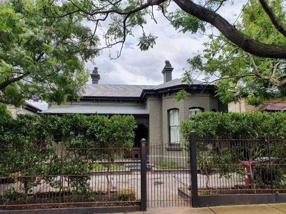 6 Parkside Street, Malvern