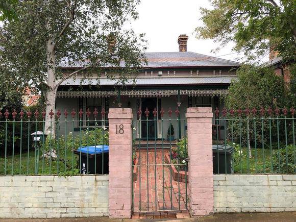 18 Parkside Street, Malvern