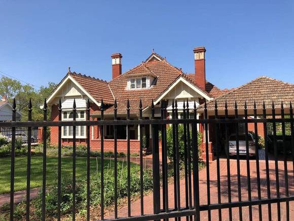 10 Coonil Crescent, Malvern