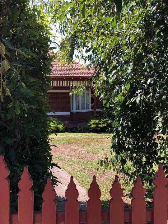 16 Coonil Crescent, Malvern