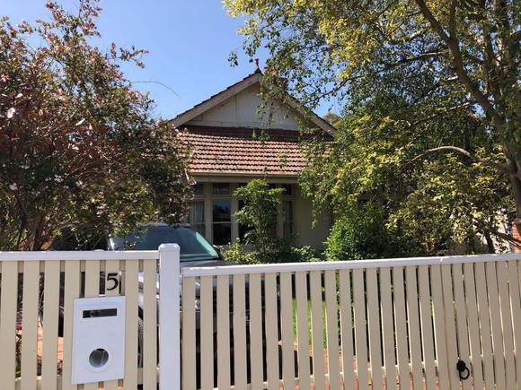 5 Derril Avenue, Malvern