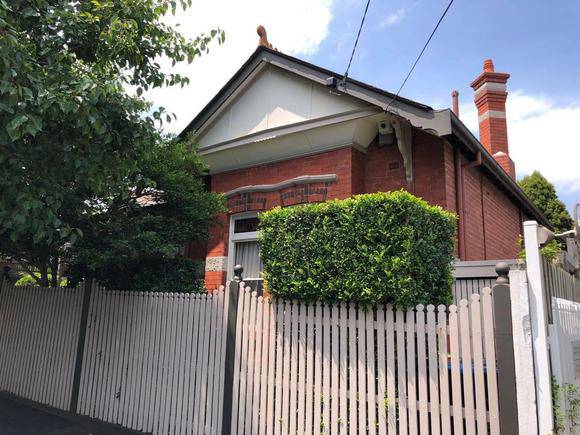 1  Glendearg Grove, Malvern
