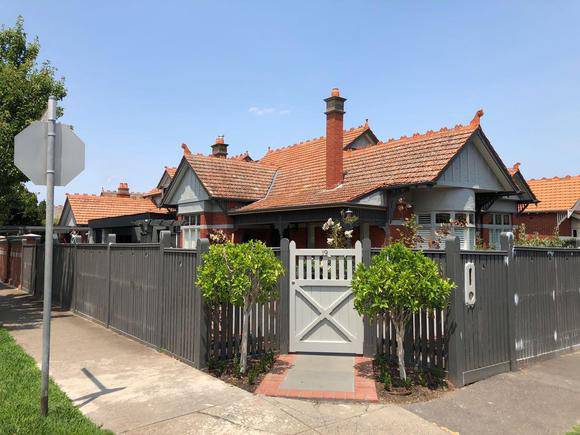 19 Glendearg Grove, Malvern